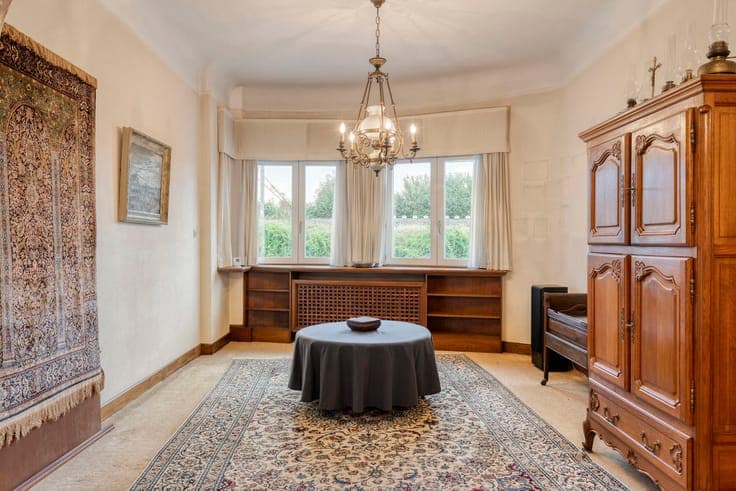 A charming 1938 townhouse with authentic features