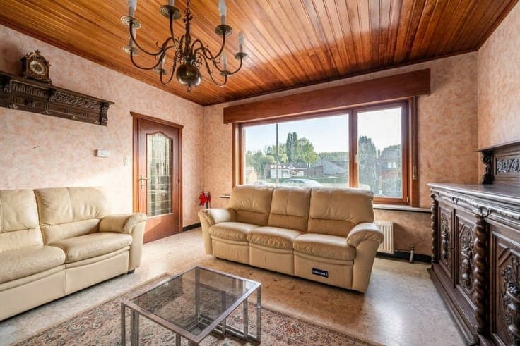 Green bungalow with 2 bedrooms and garage in Impe