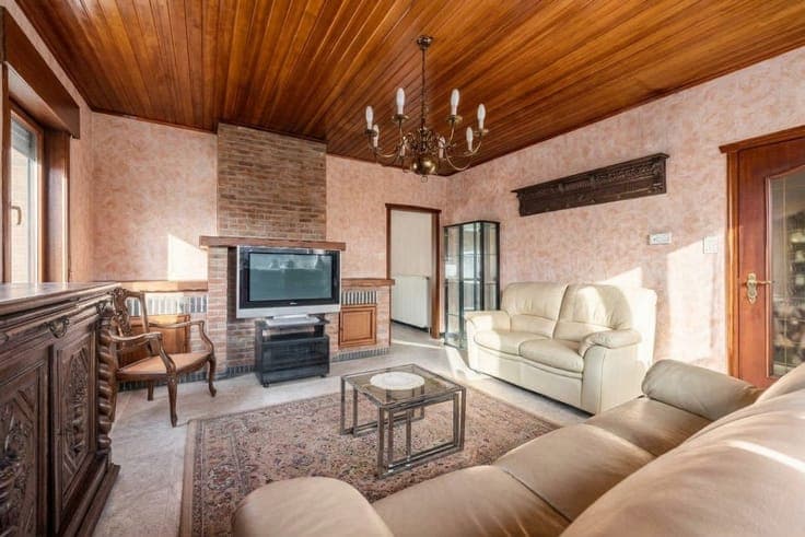 Green bungalow with 2 bedrooms and garage in Impe