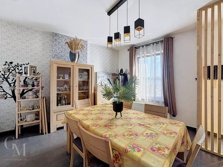 Spacious 4-Bedroom House with Modern Comforts in Chapelle-le