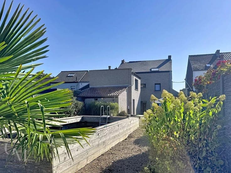 Spacious 4-Bedroom House with Modern Comforts in Chapelle-le