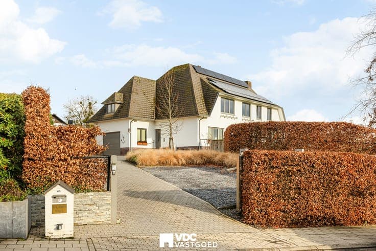 Ruime villa met praktijkruimte of extra woonruimte op per...