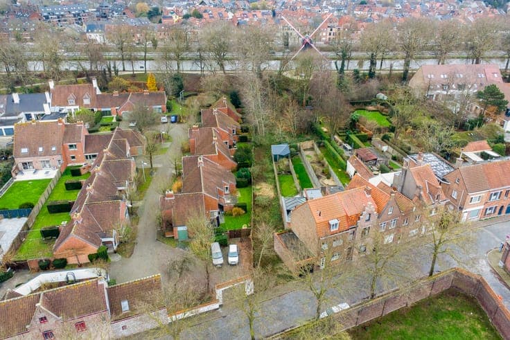 Newly built 3-bedroom house along the Peterseliestraat in Br