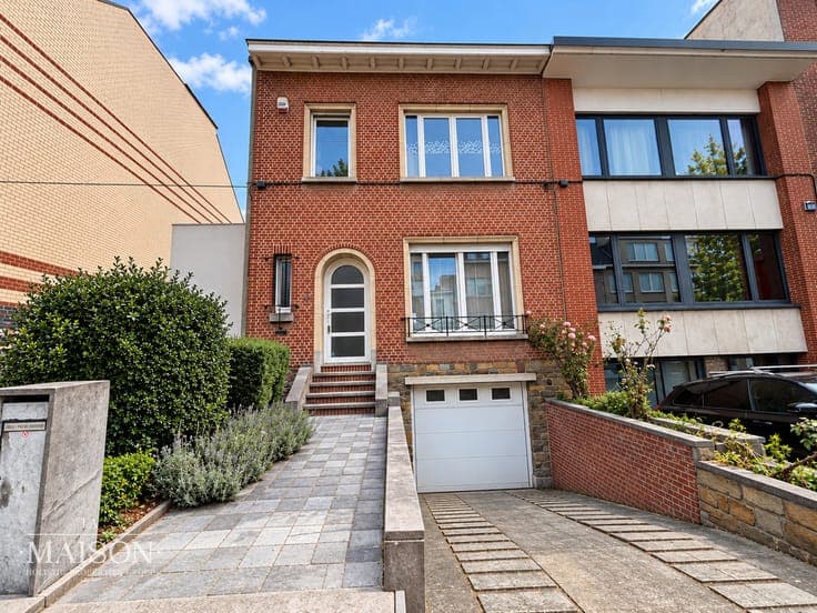 Schaerbeek – Three-façade house with garden and garage