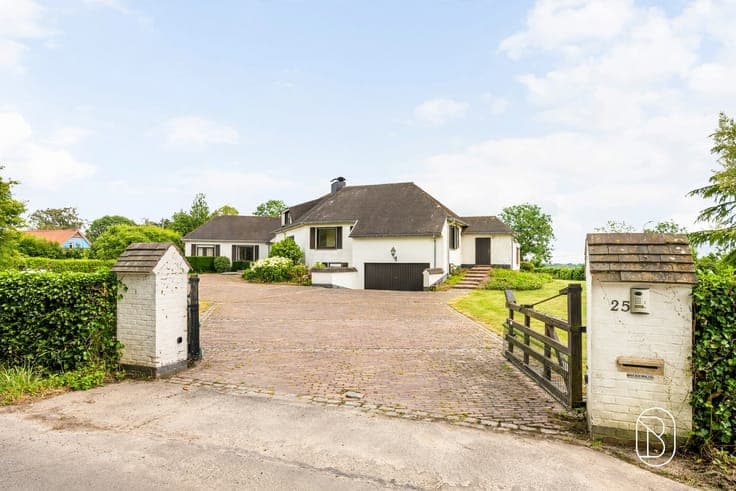 Statige villa met zwembad en uniek uitzicht op 6.401m²