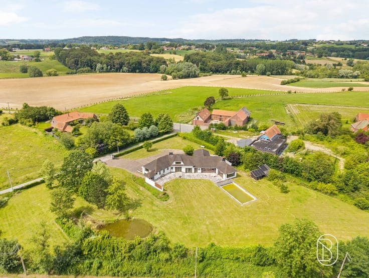 Statige villa met zwembad en uniek uitzicht op 6.401m²