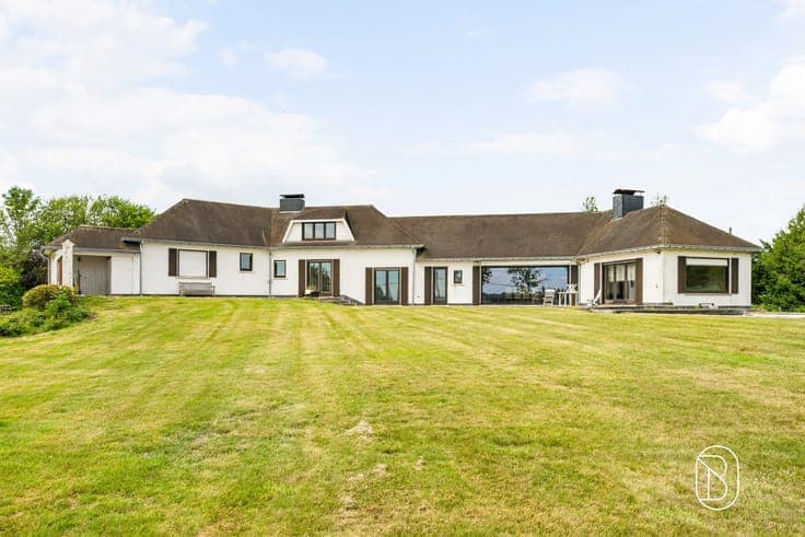 Statige villa met zwembad en uniek uitzicht op 6.401m²