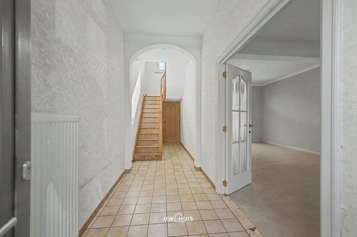 Spacious home with 4 bedrooms and garden near the center of