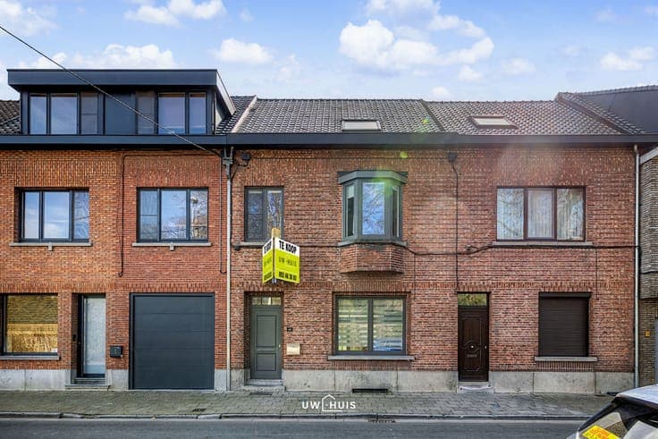 Spacious home with 4 bedrooms and garden near the center of