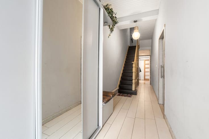 Spacious, fully renovated property with 3 bedrooms, versatil