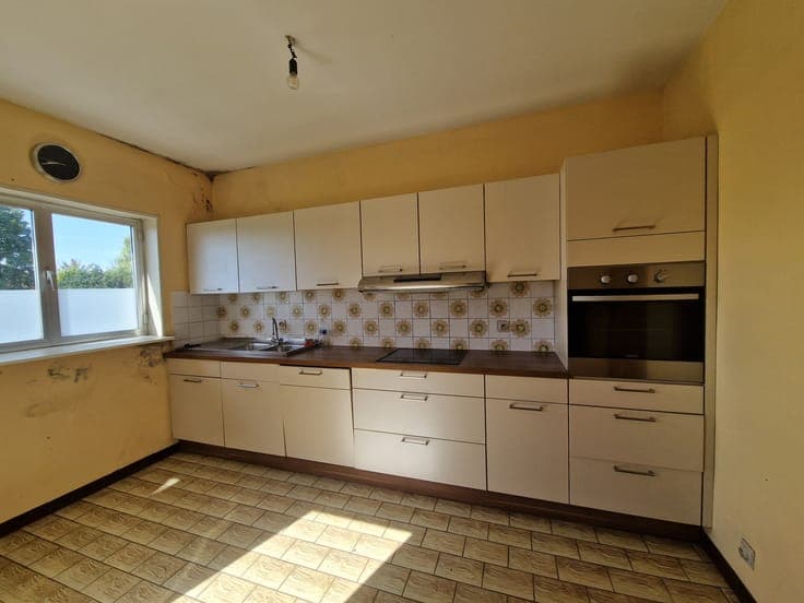 3-bedroom terraced house with garden and garage