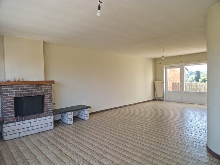 3-bedroom terraced house with garden and garage