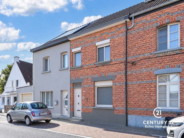 A charming property in need a refresh in prime location