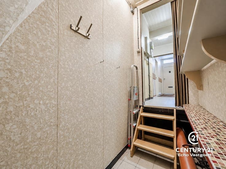 A charming property in need a refresh in prime location