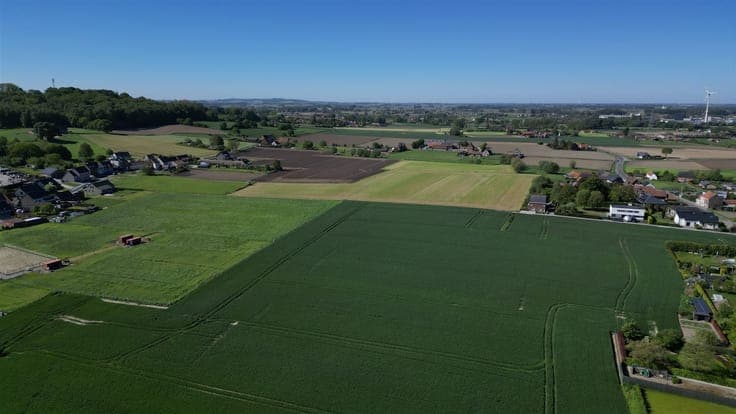 Te renoveren boerderij op ruim perceel in Kluisbergen