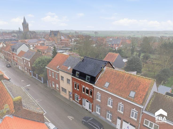 Characterful home in Nieuwkerke centre