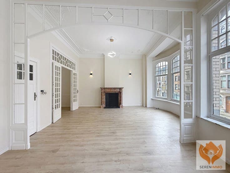 Exceptional townhouse with up to 8 bedrooms possible