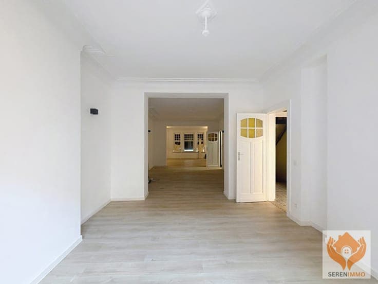 Exceptional townhouse with up to 8 bedrooms possible