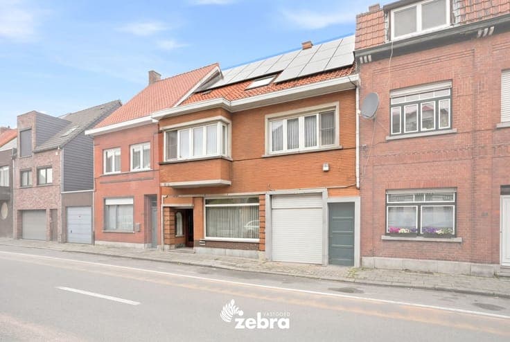 Ruime woning met 4 slaapkamers en tuin te Oostrozebeke!