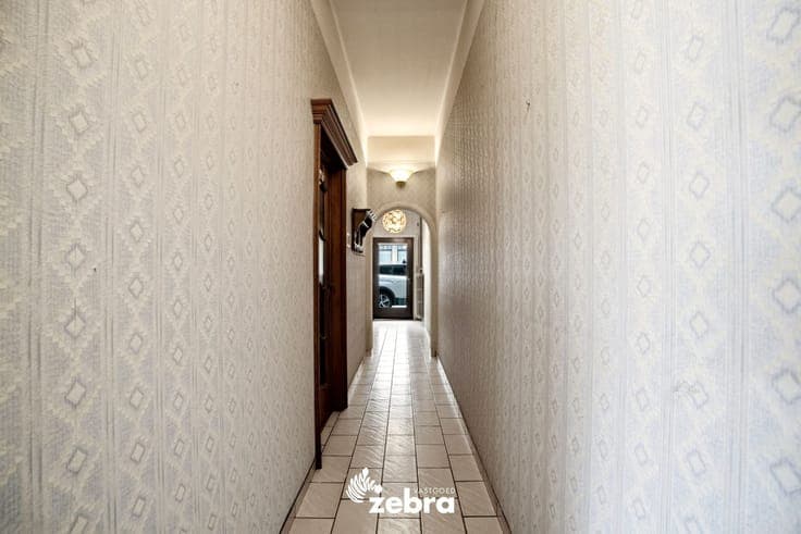 Ruime woning met 4 slaapkamers en tuin te Oostrozebeke!