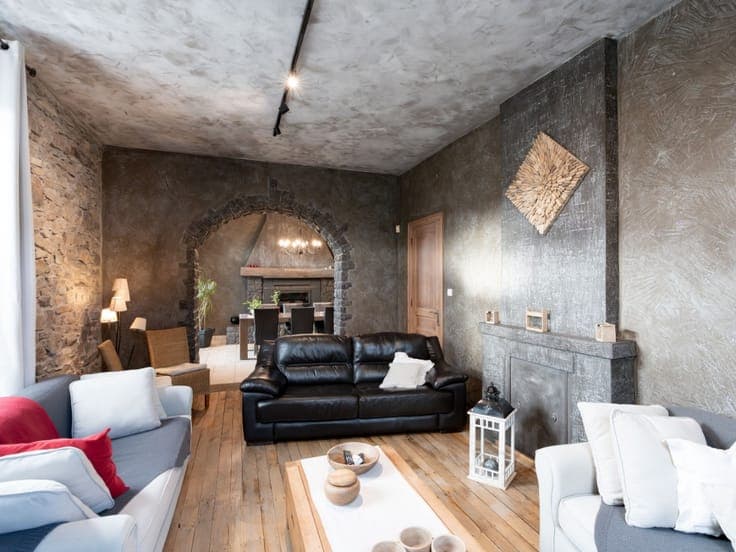 Spacious house for sale with garden