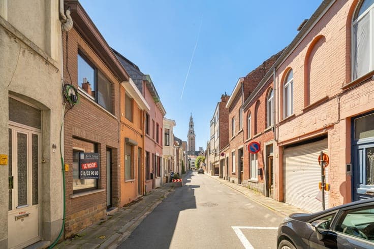 Rustig gelegen woning met 2 slaapkamers en een koer nabij...