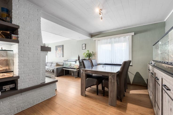 Semi-detached home with garden & garage in Baasrode