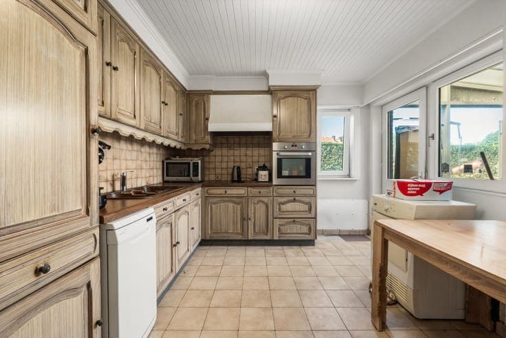 Semi-detached home with garden & garage in Baasrode