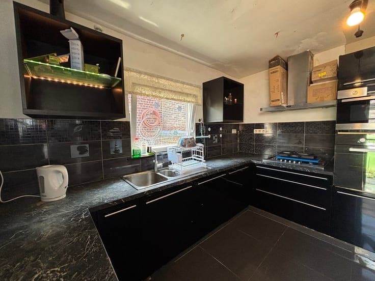 HOUSE TO REFRESH WITH 3 BEDROOMS AND GARDEN