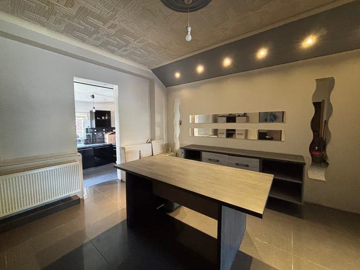 HOUSE TO REFRESH WITH 3 BEDROOMS AND GARDEN