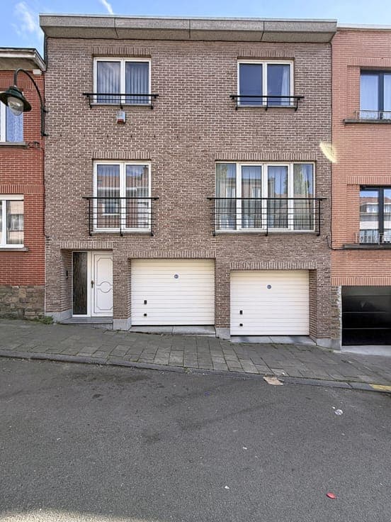 3-bedroom split-level house with garden and double garage