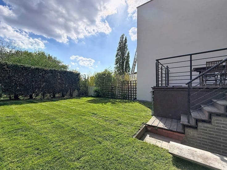 3-bedroom split-level house with garden and double garage