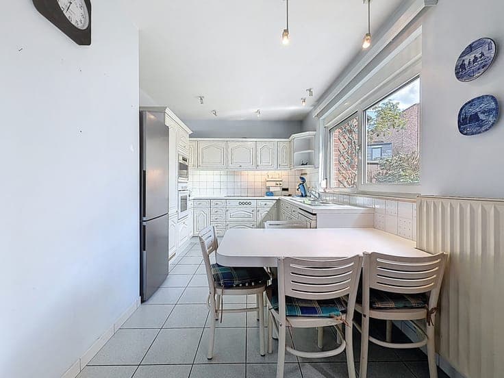 3-bedroom split-level house with garden and double garage