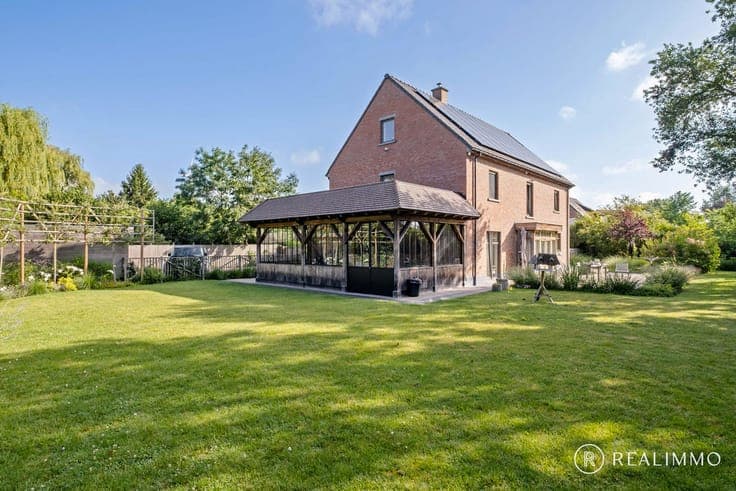Exclusieve villa met ruime woonoppervlakte en rustige lig...