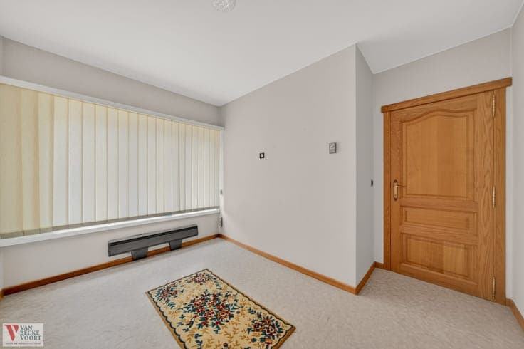 Te renoveren bel-etagewoning met garage
