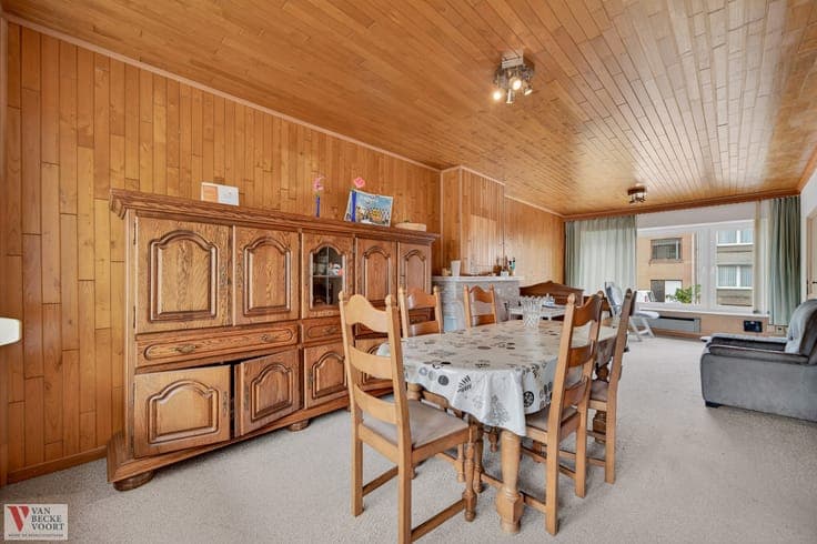 Te renoveren bel-etagewoning met garage