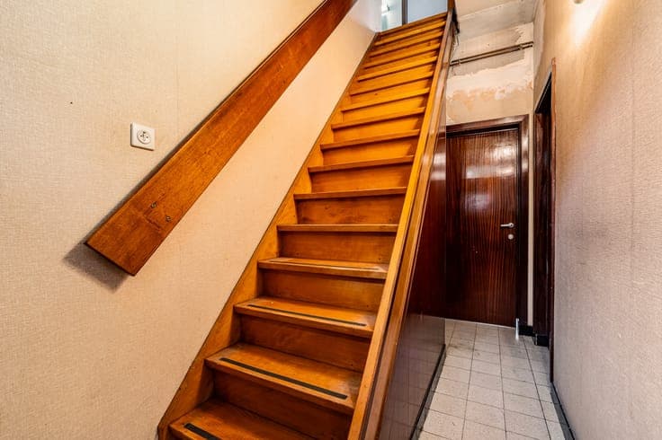 Gezinswoning met 7 slaapkamers en garage