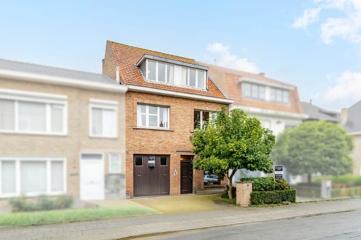 Gezinswoning met 7 slaapkamers en garage