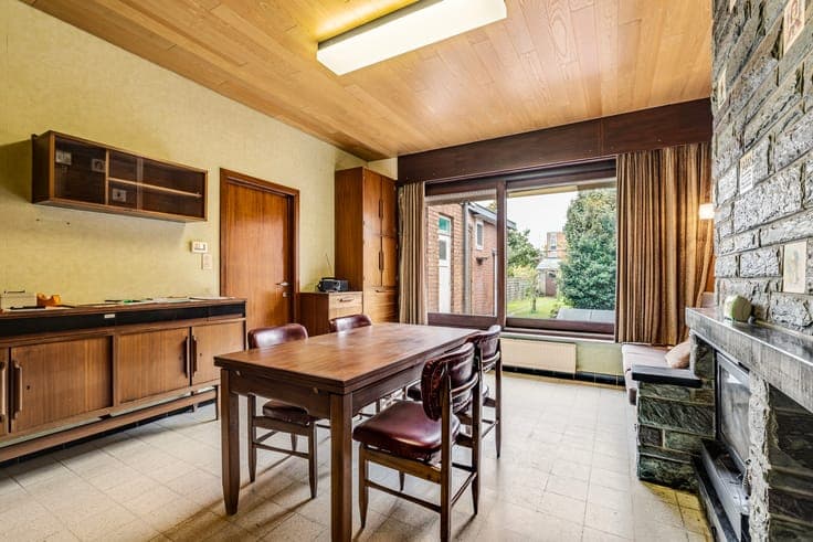 Gezinswoning met 7 slaapkamers en garage