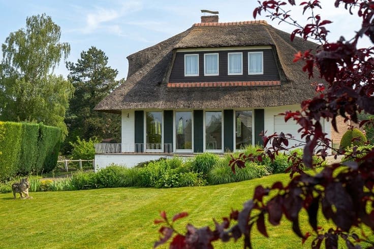 QUIET VILLA ON A 12-ARE 62-CA PLOT