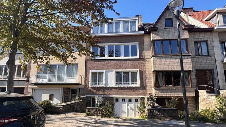 Income-generating property with 2 apartments, a large garden