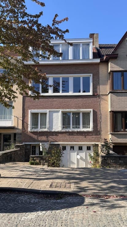 Income-generating property with 2 apartments, a large garden
