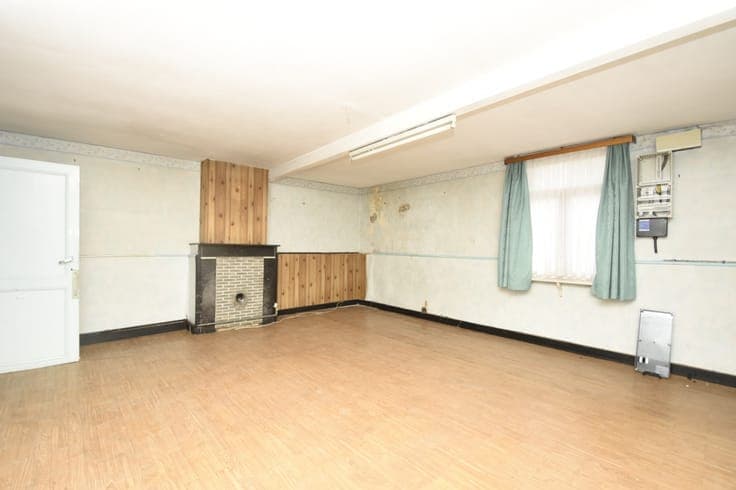 Te renoveren woning of bouwgrond voor open bebouwing in E...