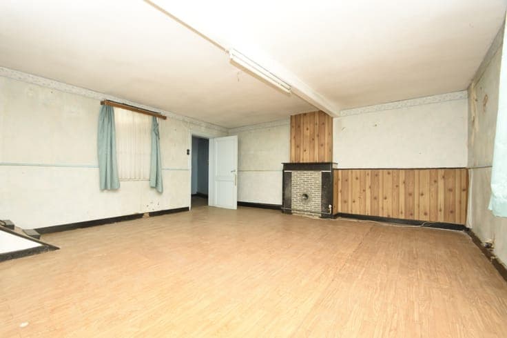 Te renoveren woning of bouwgrond voor open bebouwing in E...