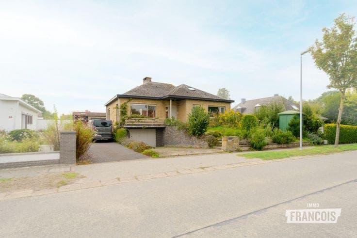 Detached house with warehouse in a quiet location in Varsen…