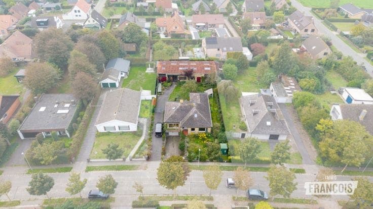 Detached house with warehouse in a quiet location in Varsen…