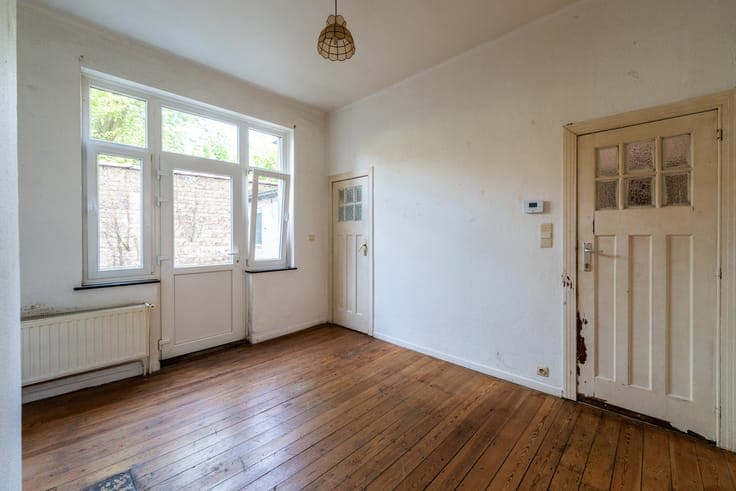 House in need of renovation – Georges Henri neighbourhood