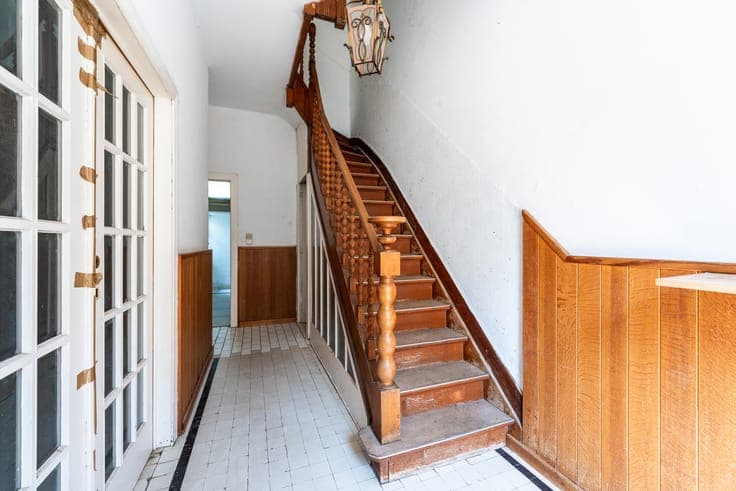 House in need of renovation – Georges Henri neighbourhood
