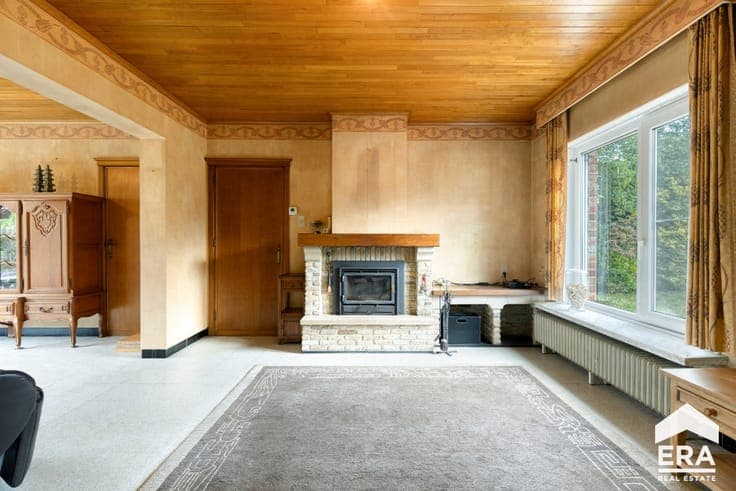 Jabbeke: Spacious detached family home with garden