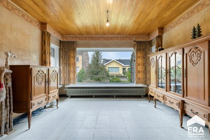 Jabbeke: Spacious detached family home with garden